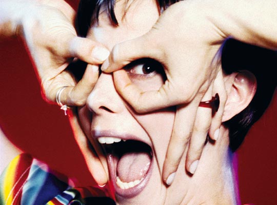 Mujer haciendo una mueca