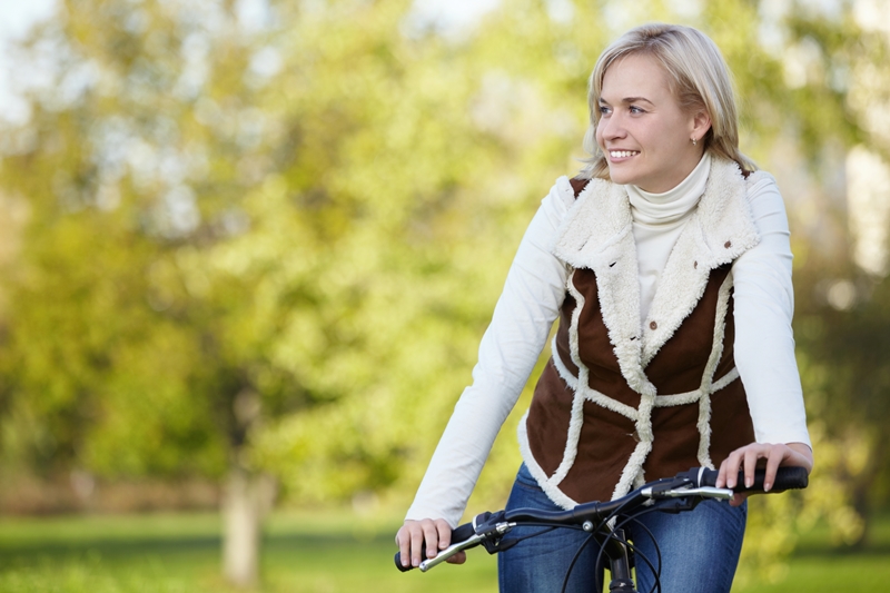 Mujer en bicicleta