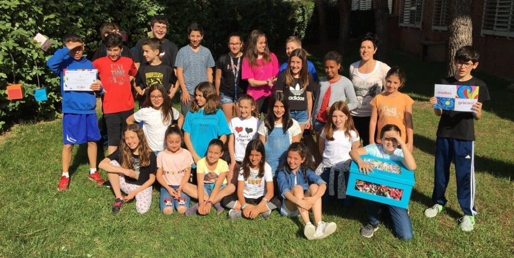 Entrega de diplomas a las escuelas participantes en la campaña “1 origami 1 euro”