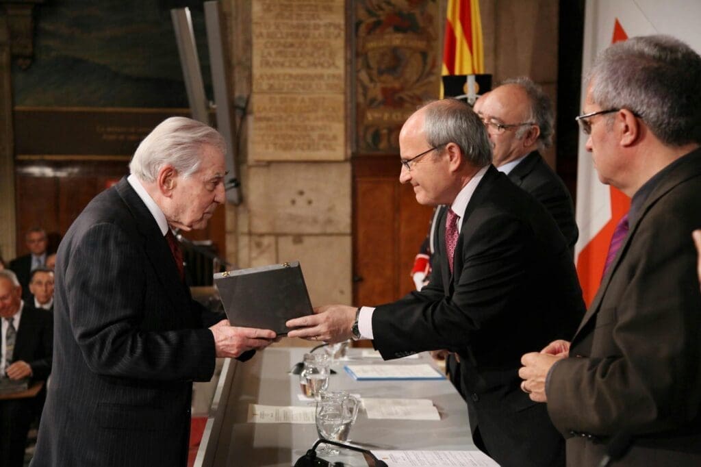 Mor als 93 anys Agustí Bassols, president honorífic de la Fundació Mútua General de Catalunya