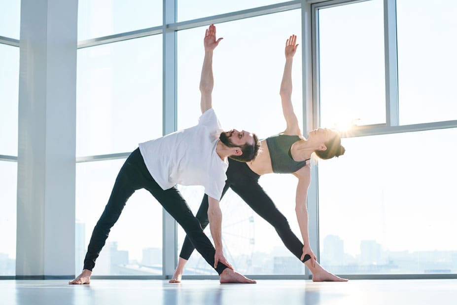 https://www.mgc.es/wp-content/uploads/2020/06/tipos-yoga-pareja.jpg