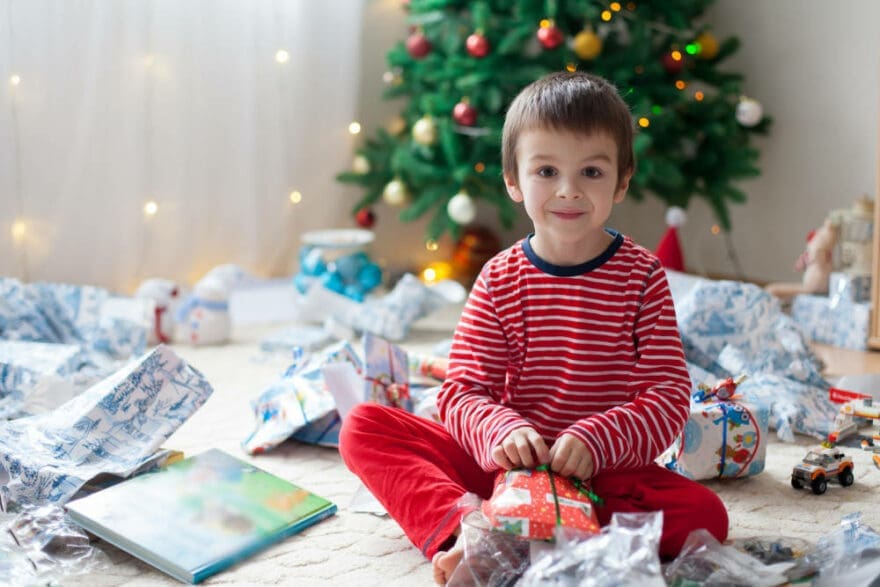 Niño hiperregalado