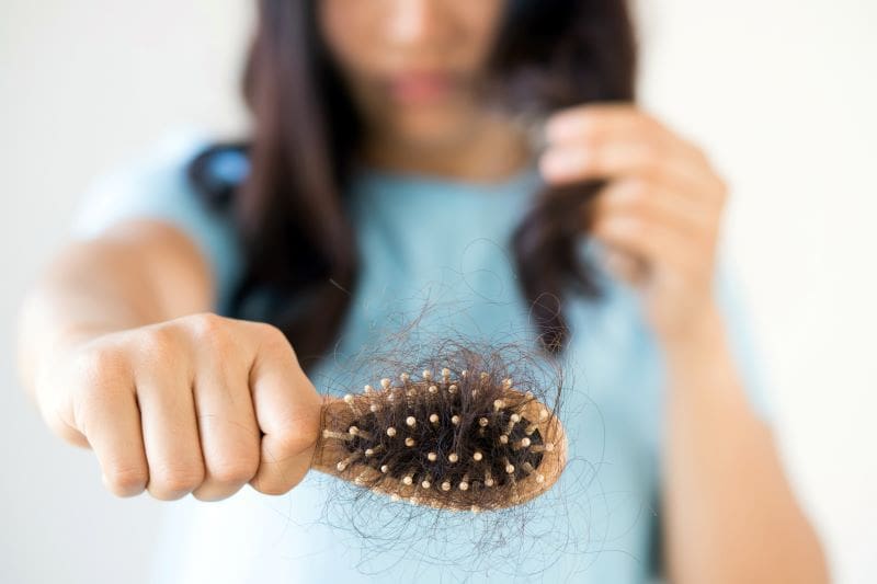 Por qué se te cae el pelo después del parto