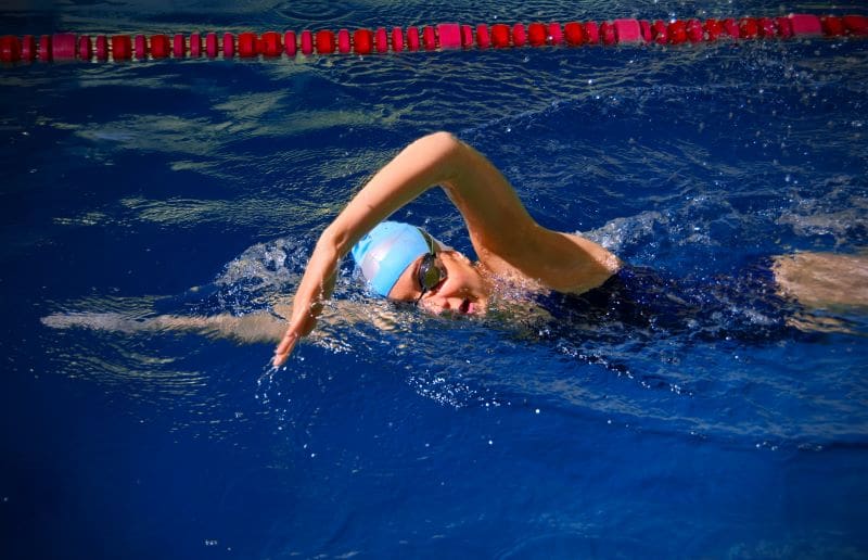 Nadar en agua fría: ¿bueno o malo?