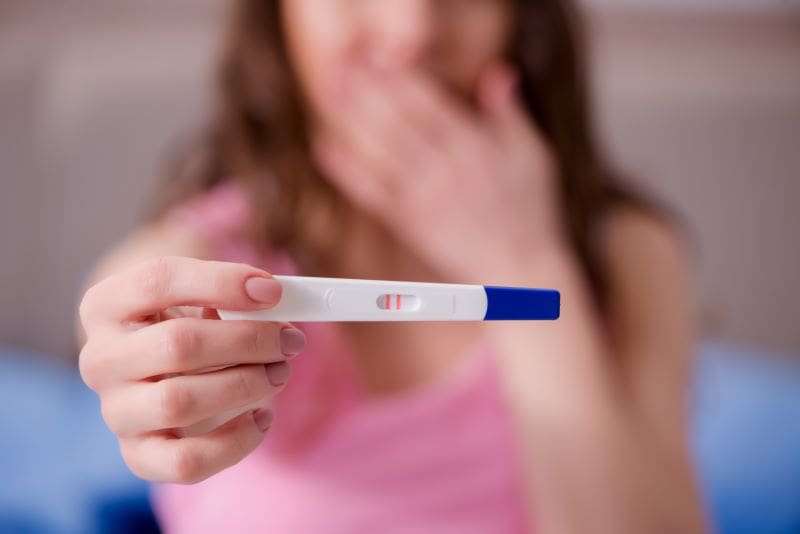 ¿Cuáles son algunos signos comunes del embarazo?